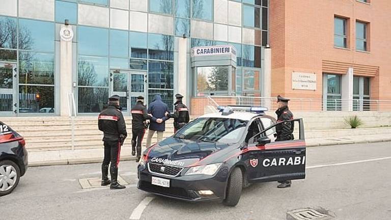 Alfonsine, Voglio fare una strage in chiesa. Marocchino arrestato ed espulso Alfonsine, Voglio fare una strage in chiesa. Marocchino arrestato ed espulso