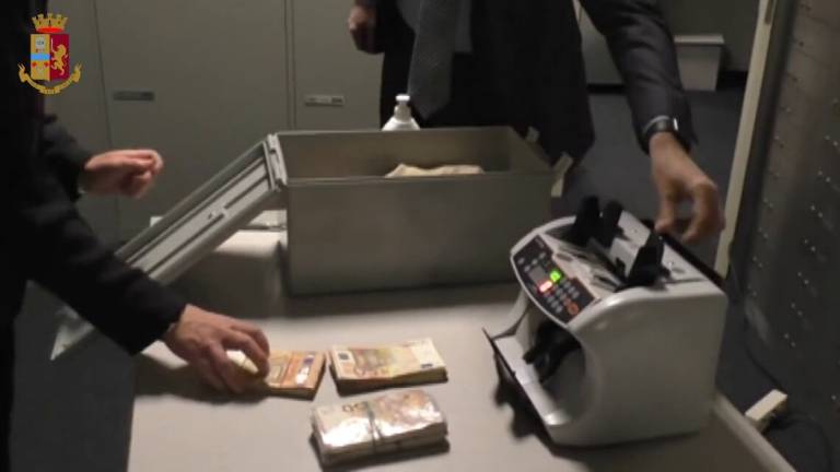 Provenienza illecita: sequestri per un milione a Rimini / Video Provenienza illecita: sequestri per un milione a Rimini / Video