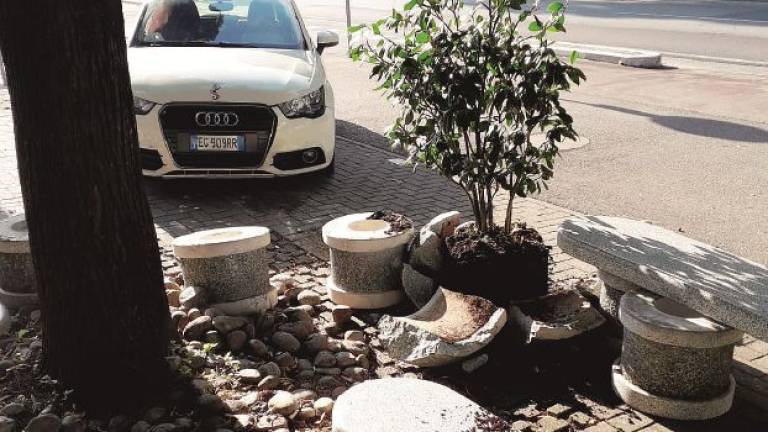 Piomba sulla gelateria: tutti sani per miracolo Piomba sulla gelateria: tutti sani per miracolo