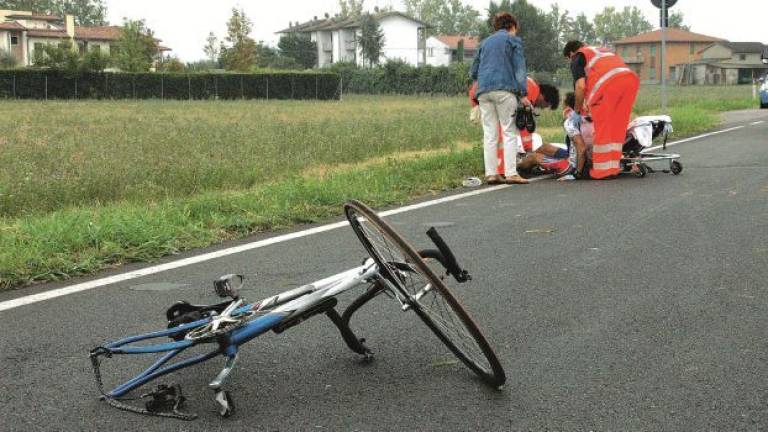 Faenza, giovane avvocato travolto in bici Faenza, giovane avvocato travolto in bici