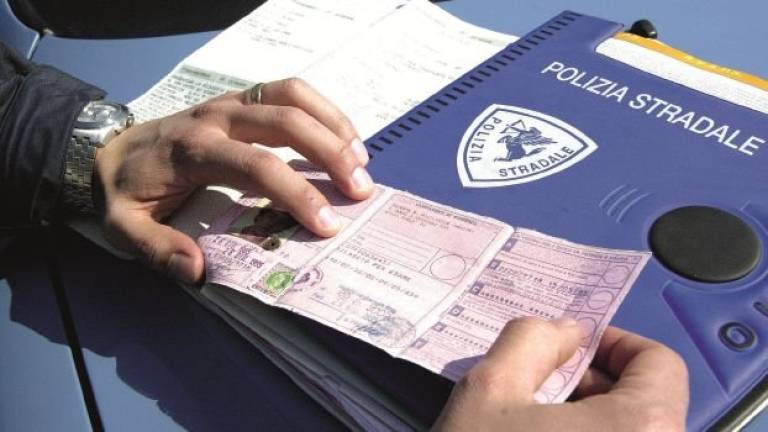 Patenti vendute a tremila euro, arrestato titolare di una autoscuola Patenti vendute a tremila euro, arrestato titolare di una autoscuola