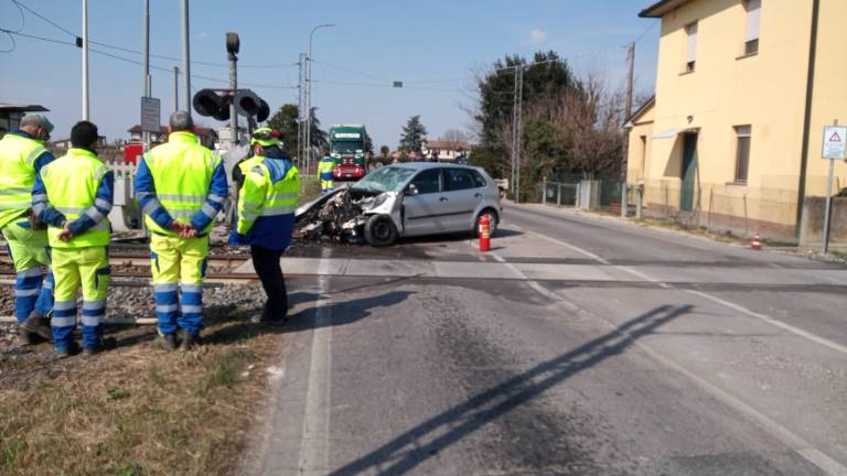 Lugo, muore schiantandosi con l'auto contro il treno - Gallery Lugo, muore schiantandosi con l'auto contro il treno - Gallery