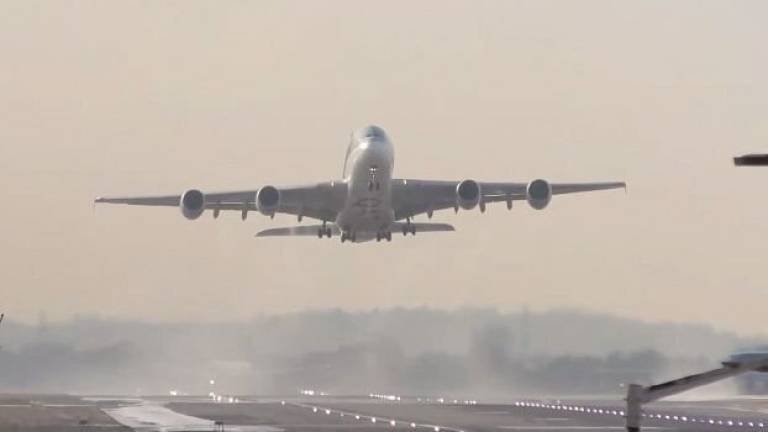Pilota riccionese alla guida dell'aereo più grande del mondo Pilota riccionese alla guida dell'aereo più grande del mondo