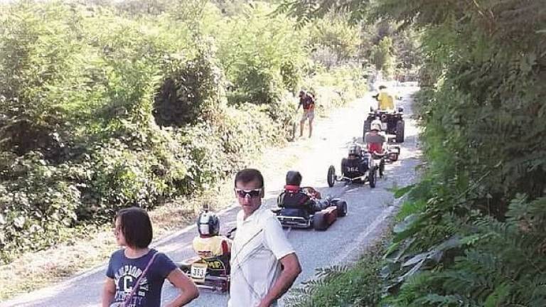 Un chilometro e 100 metri di adrenalina pura sui carioli a Meldola Un chilometro e 100 metri di adrenalina pura sui carioli a Meldola