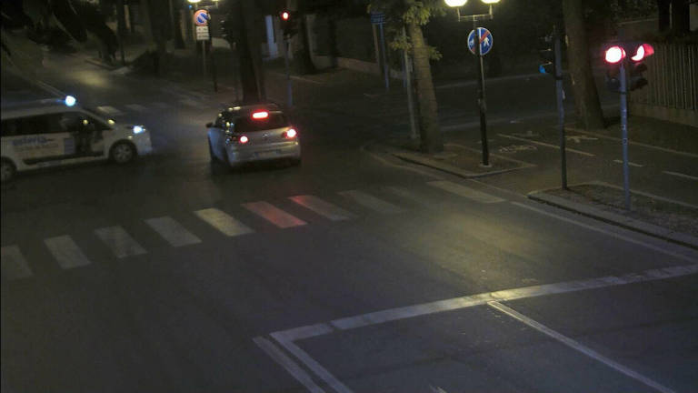Rimini: passano col rosso, multati in 8.100 Rimini: passano col rosso, multati in 8.100