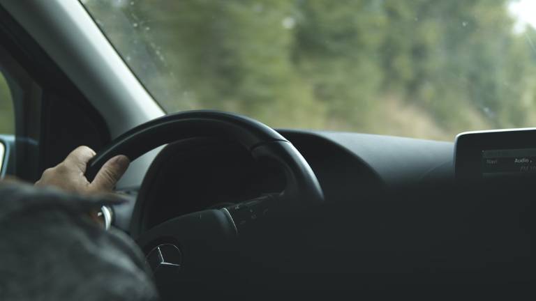 Savignano, ubriaco all'Iper Rubicone: si schianta con l'auto contro un idrante Savignano, ubriaco all'Iper Rubicone: si schianta con l'auto contro un idrante
