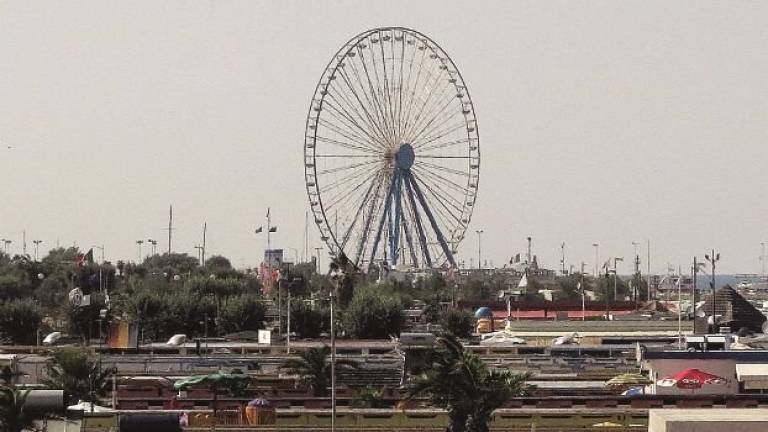 Ruota panoramica abusiva, la Procura di Rimini chiede il processo Ruota panoramica abusiva, la Procura di Rimini chiede il processo