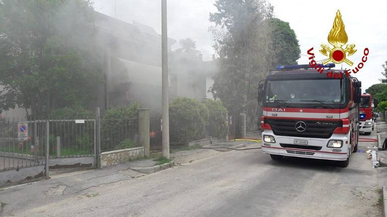 Forlì, incendio nello scantinato di un appartamento: soccorse due persone Forlì, incendio nello scantinato di un appartamento: soccorse due persone