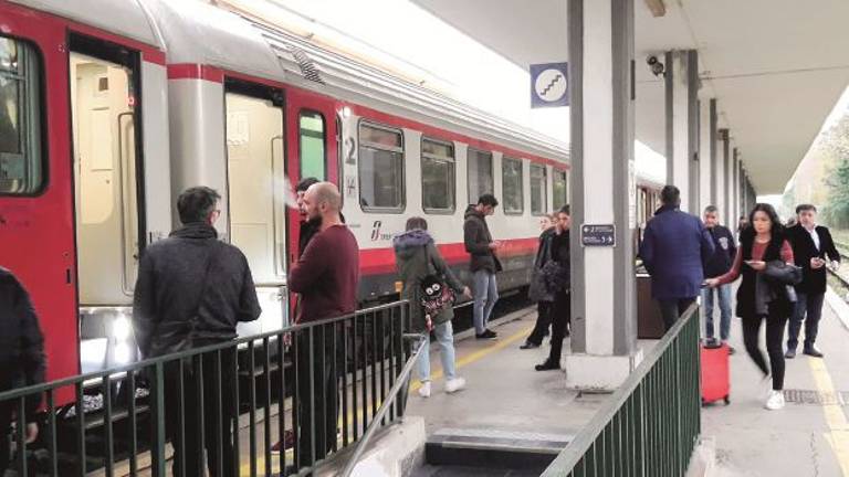 Maltempo, disagi anche per i treni tra Ravenna e Rimini e Bologna e Ravenna Maltempo, disagi anche per i treni tra Ravenna e Rimini e Bologna e Ravenna