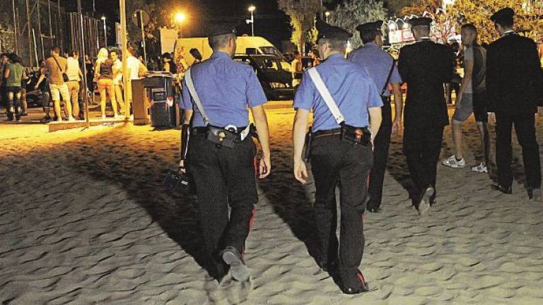 Riccione, colpi in serie tra gli ombrelloni: presi due ragazzini Riccione, colpi in serie tra gli ombrelloni: presi due ragazzini