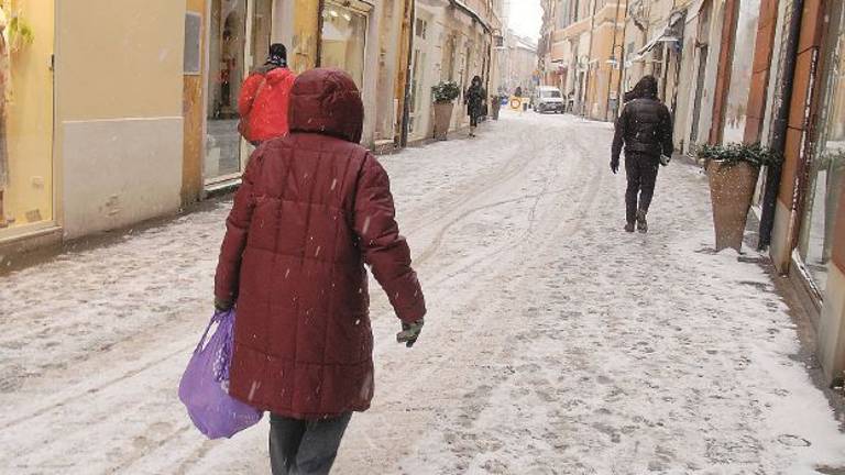 Cadute a causa del ghiaccio: una ventina i feriti in provincia Cadute a causa del ghiaccio: una ventina i feriti in provincia