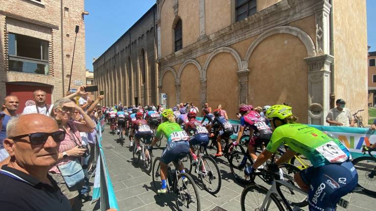 Ciclismo, la tappa Cesena-Cesena del Giro d'Italia donne VIDEO Ciclismo, la tappa Cesena-Cesena del Giro d'Italia donne VIDEO