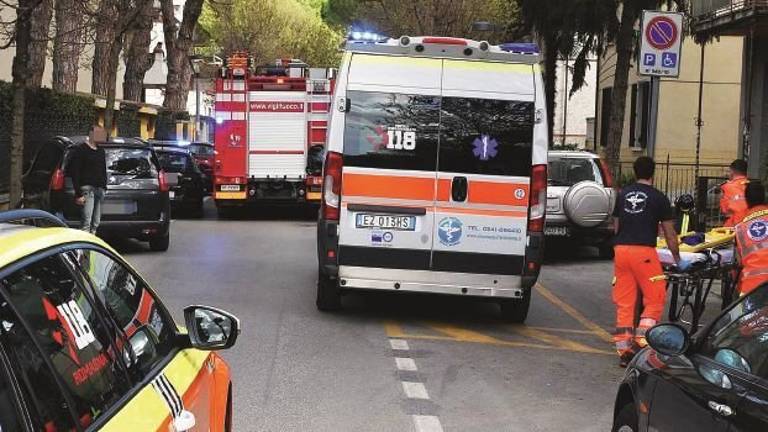 Vola dal balcone a Rimini, pensionato di 93 anni salvo grazie ai fili del bucato Vola dal balcone a Rimini, pensionato di 93 anni salvo grazie ai fili del bucato