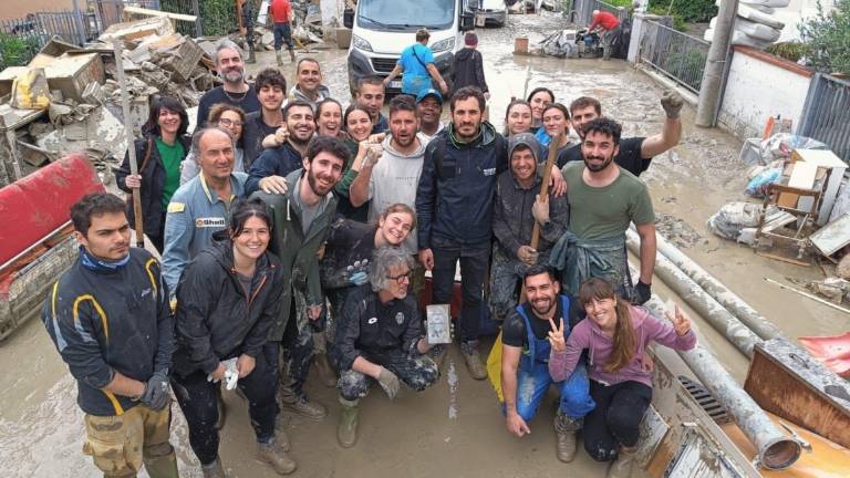 Una serata all'ippodromo di Cesena per ringraziare i volontari dell'alluvione e raccogliere fondi per le situazioni di maggiore difficoltà Una serata all'ippodromo di Cesena per ringraziare i volontari dell'alluvione e raccogliere fondi per le situazioni di maggiore difficoltà