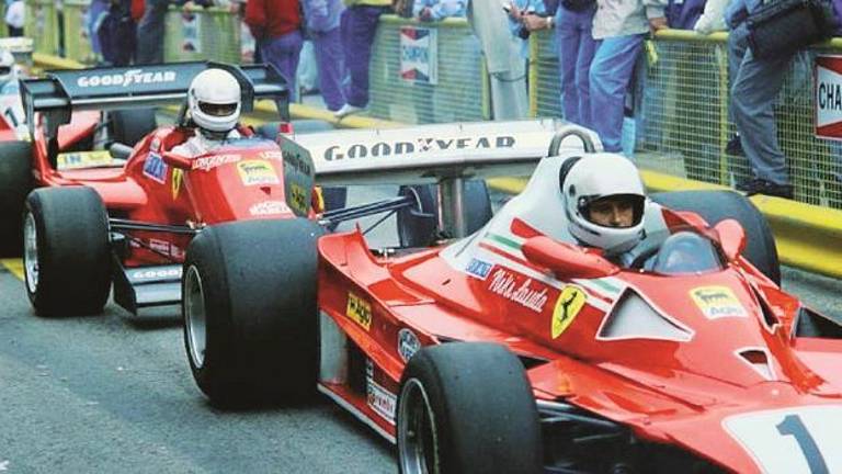 I bolidi della Formula 1 in pista: tornano anche i campioni delle moto I bolidi della Formula 1 in pista: tornano anche i campioni delle moto