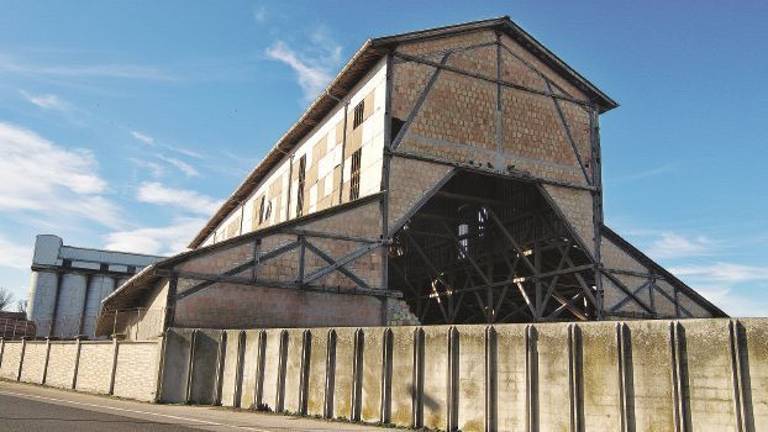 Ex Montecatini, esposto in procura per l'amianto Ex Montecatini, esposto in procura per l'amianto