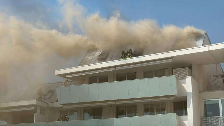 Attico a fuoco: evacuato per l’incendio un condominio di via Elsa Morante a Cesena VIDEOGALLERY Attico a fuoco: evacuato per l’incendio un condominio di via Elsa Morante a Cesena VIDEOGALLERY