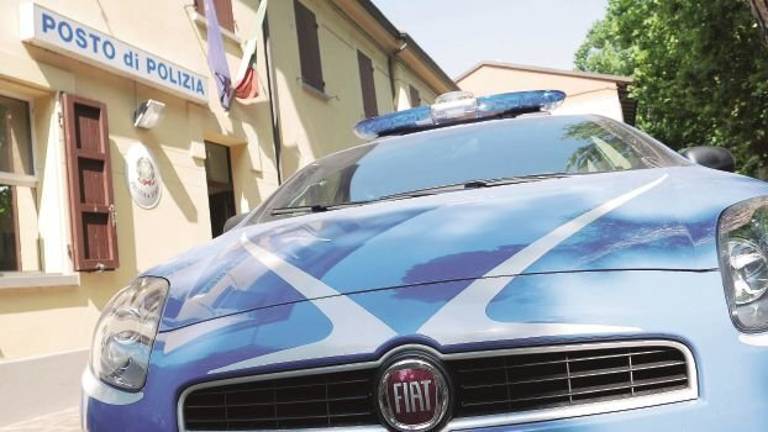 Madre e figlio entrambi con la scorta di hashish finiscono nei guai Madre e figlio entrambi con la scorta di hashish finiscono nei guai