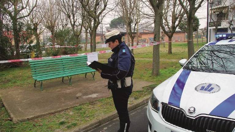Bocconi avvelenati nei parchi: «Boom di casi, padroni terrorizzati» Bocconi avvelenati nei parchi: «Boom di casi, padroni terrorizzati»