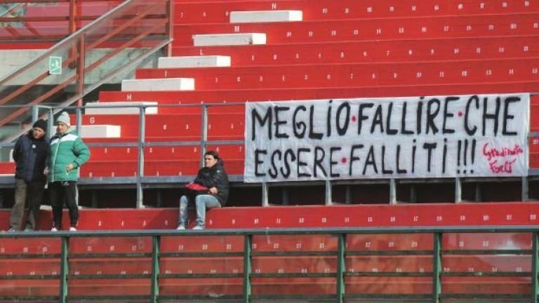 La solitudine del Forlì: non più di 250 tifosi per una gara decisiva La solitudine del Forlì: non più di 250 tifosi per una gara decisiva