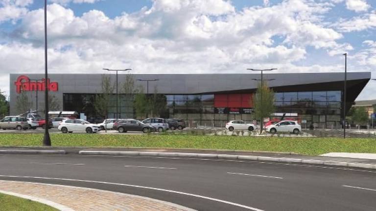 Apre il nuovo supermercato Famila Apre il nuovo supermercato Famila