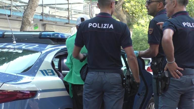 Rimini, occupavano abusivamente due hotel, l'ex colonia Enel e un camping: Polizia e Carabinieri allontanano 10 persone Rimini, occupavano abusivamente due hotel, l'ex colonia Enel e un camping: Polizia e Carabinieri allontanano 10 persone