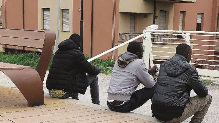 Li ho visti sparare dal Suv nero». E Niang aspettava un’“amica” Li ho visti sparare dal Suv nero». E Niang aspettava un’“amica”