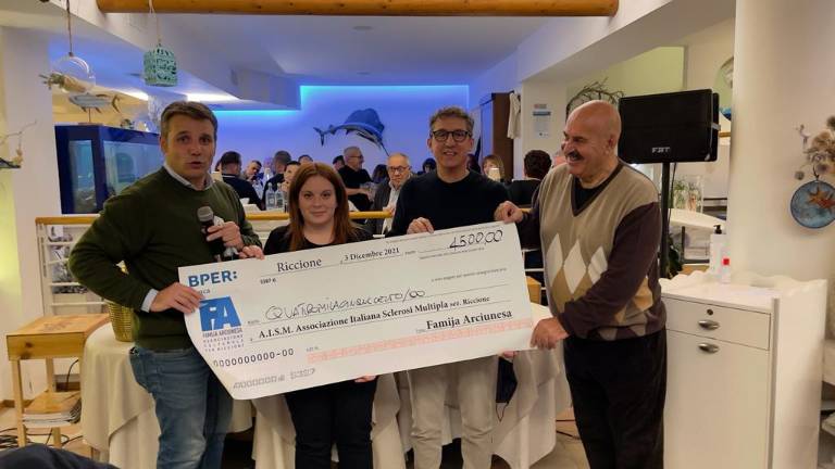 Riccione, da Famija Arciunesa 4.500 euro ad Aism Riccione, da Famija Arciunesa 4.500 euro ad Aism