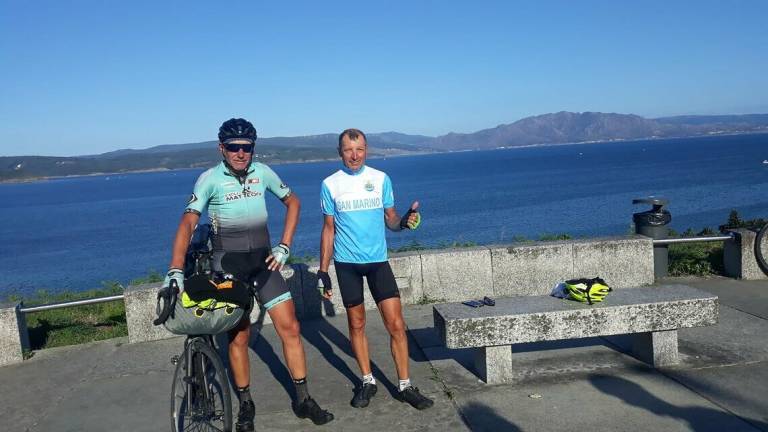 Da Rimini a Finisterre, il lungo raid di due ciclisti alla fine del mondo Da Rimini a Finisterre, il lungo raid di due ciclisti alla fine del mondo
