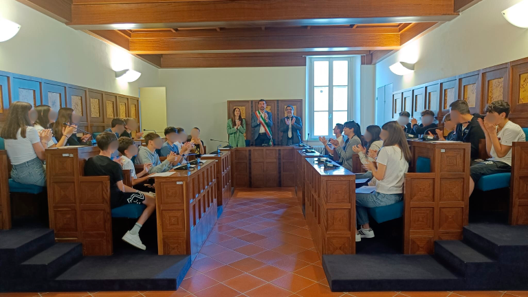 San Mauro Pascoli, il sindaco celebra i campioni di matematica della Terza F San Mauro Pascoli, il sindaco celebra i campioni di matematica della Terza F