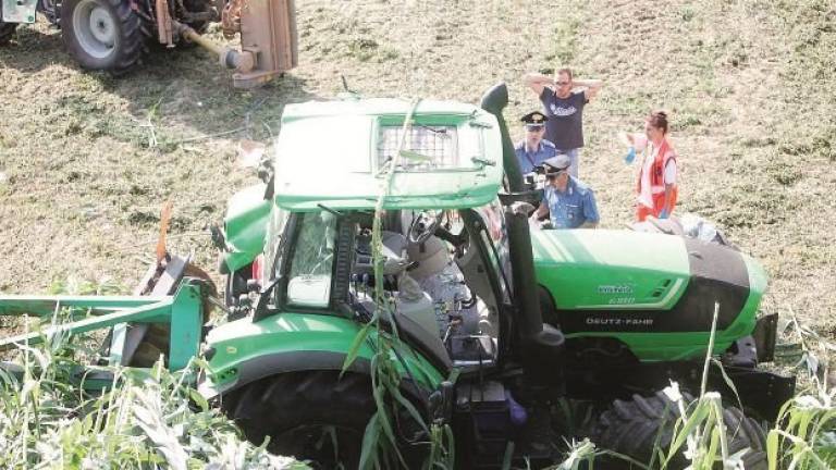 Si ribalta con il trattore sull’argine: muore dopo giorni di agonia Si ribalta con il trattore sull’argine: muore dopo giorni di agonia