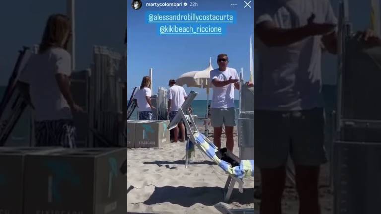 Billy Costacurta bagnino alla Fantozzi a Riccione VIDEO Billy Costacurta bagnino alla Fantozzi a Riccione VIDEO
