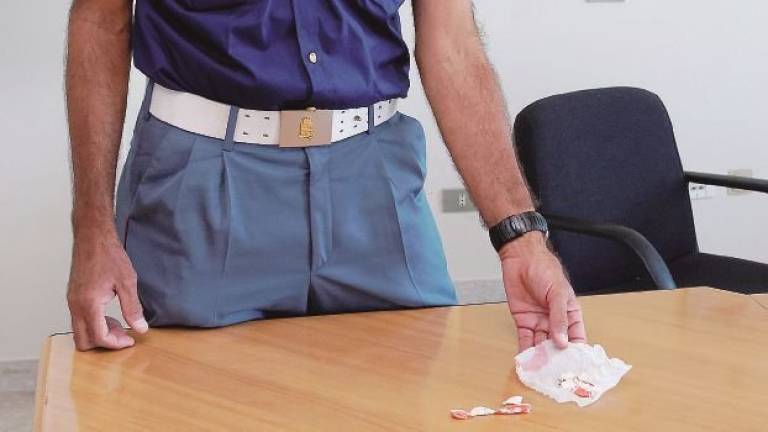 Cocaina e spaccio, arrestato fuori dal circolo Cocaina e spaccio, arrestato fuori dal circolo