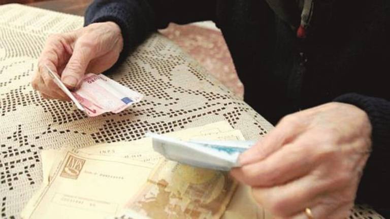 Ravenna, finti sordomuti chiedono soldi per disabili, denunciati Ravenna, finti sordomuti chiedono soldi per disabili, denunciati