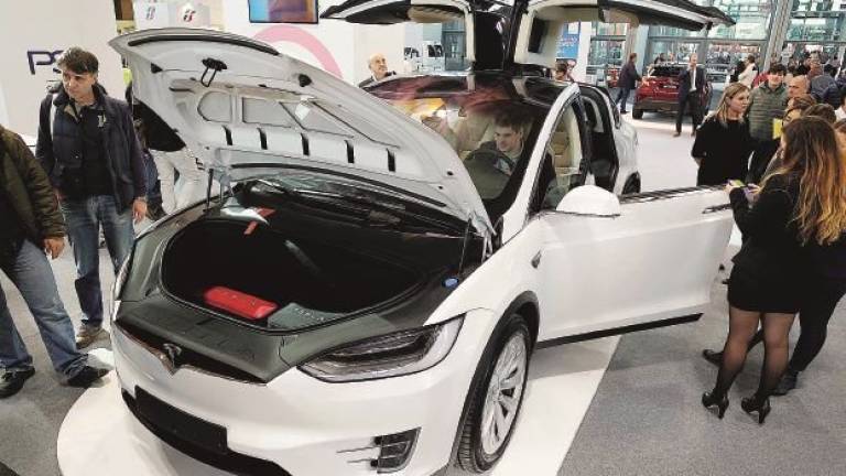 Auto. Malgrado gli incentivi, calo del 23,9% e il 2022 non promette bene Auto. Malgrado gli incentivi, calo del 23,9% e il 2022 non promette bene
