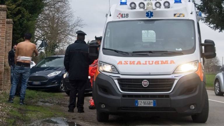 Accoltella il nipote durante una lite poi fugge: bloccato dai carabinieri Accoltella il nipote durante una lite poi fugge: bloccato dai carabinieri
