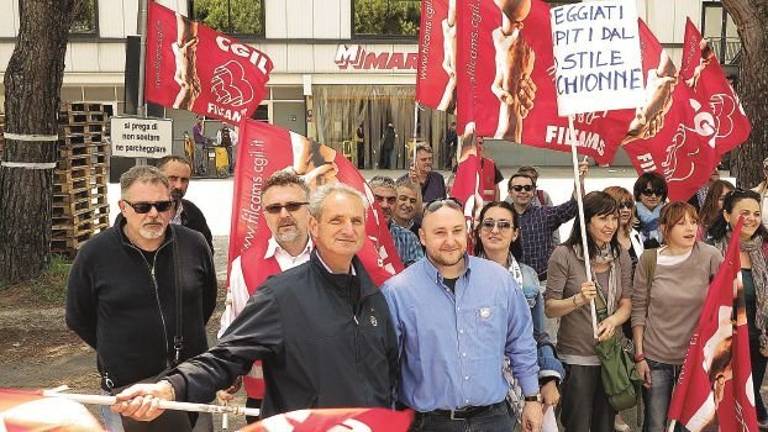Lavoratori degli appalti Marr: in ottanta incrociano le braccia Lavoratori degli appalti Marr: in ottanta incrociano le braccia