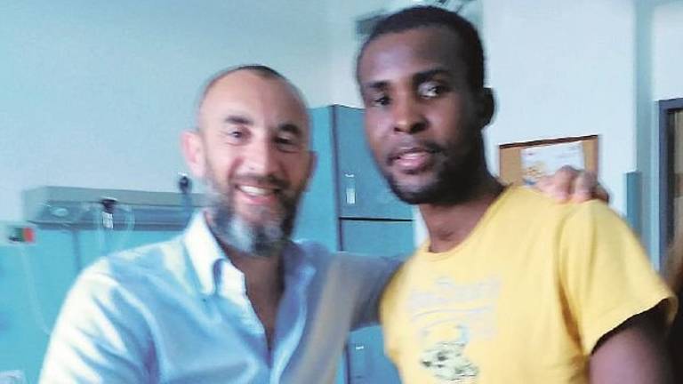 Nigeriano aggredito al supermercato. «Raptus di follia, non razzismo» Nigeriano aggredito al supermercato. «Raptus di follia, non razzismo»