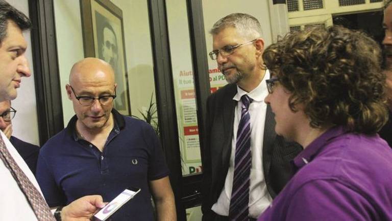 Pd: molti dubbi sul dialogo con il M5s. «Sì al “referendum” fra gli iscritti» Pd: molti dubbi sul dialogo con il M5s. «Sì al “referendum” fra gli iscritti»
