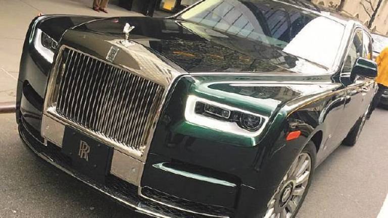 Finanziere arabo paga 650mila euro per una Rolls Royce ma il venditore non gliela consegna Finanziere arabo paga 650mila euro per una Rolls Royce ma il venditore non gliela consegna