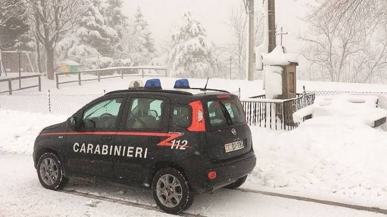 Neve e pioggia in tutto il circondario: disagi solo in collina. Residenti al buio a Fontanelice Neve e pioggia in tutto il circondario: disagi solo in collina. Residenti al buio a Fontanelice