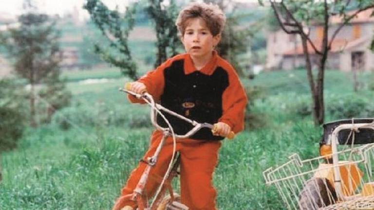 Il diploma del Marco Simoncelli consegnato al padre. «Era birichino ma faceva il suo dovere» Il diploma del Marco Simoncelli consegnato al padre. «Era birichino ma faceva il suo dovere»