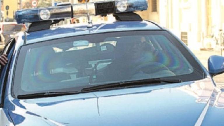 In due armati di coltello rapinano la cassa al Conad City In due armati di coltello rapinano la cassa al Conad City