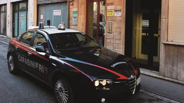 Aggredito mentre entra in casa. Anziano rapinato in centro Aggredito mentre entra in casa. Anziano rapinato in centro