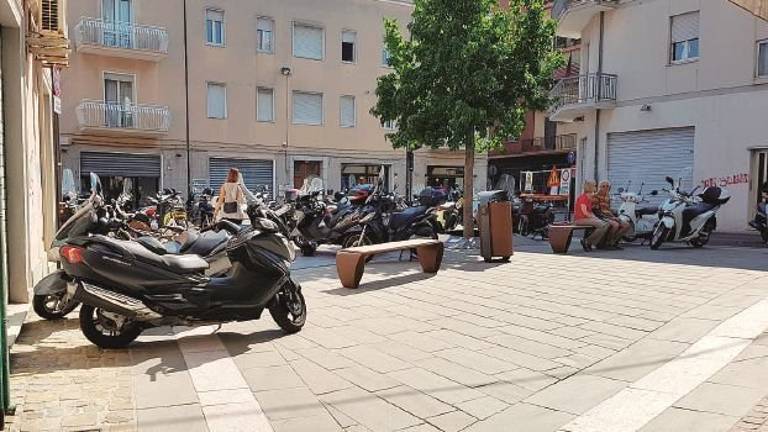 Sosta selvaggia, raffica di multe a Rimini. Ma per gli scooter non c’è posto Sosta selvaggia, raffica di multe a Rimini. Ma per gli scooter non c’è posto