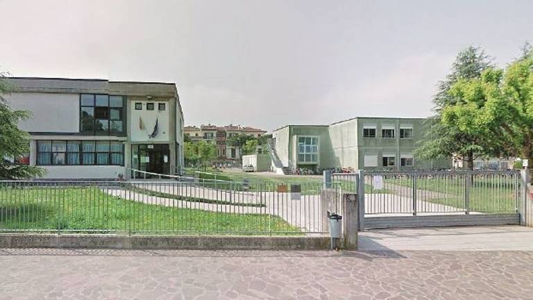 Aule al di sotto degli standard di legge Aule al di sotto degli standard di legge