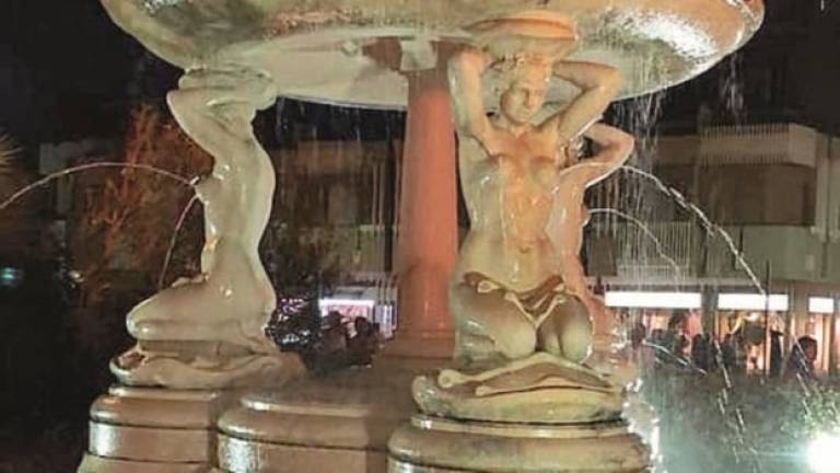 Rinascita dopo il degrado, la fontana del Grand hotel di Cervia torna a zampillare Rinascita dopo il degrado, la fontana del Grand hotel di Cervia torna a zampillare
