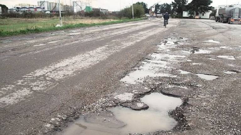 Il gelo si mangia il fondo per le strade E il sindaco bacchetta Anas Il gelo si mangia il fondo per le strade E il sindaco bacchetta Anas