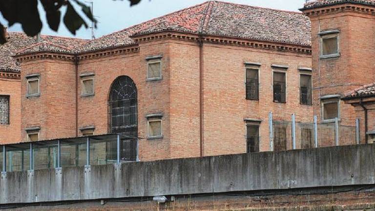 Detenuto aggredisce due agenti in carcere a Forlì Detenuto aggredisce due agenti in carcere a Forlì