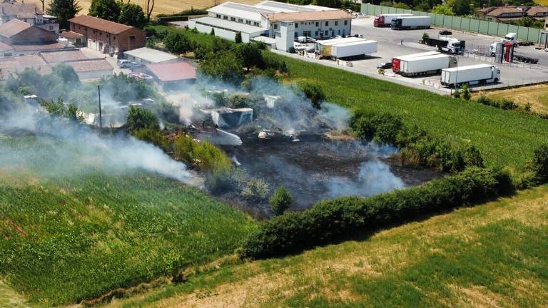 Cesena: a fuoco terreno di oltre 2.000 metri Cesena: a fuoco terreno di oltre 2.000 metri